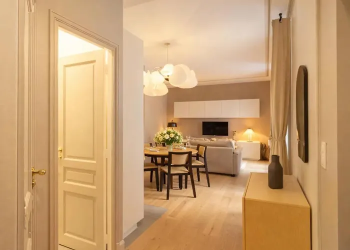 Champs Elysees Apartment