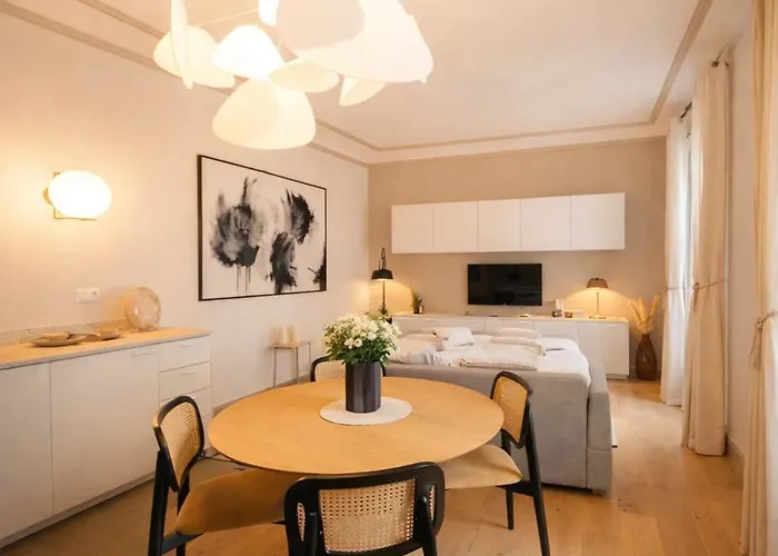 Champs Elysees Apartment *