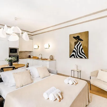 Champs Elysees Apartment *