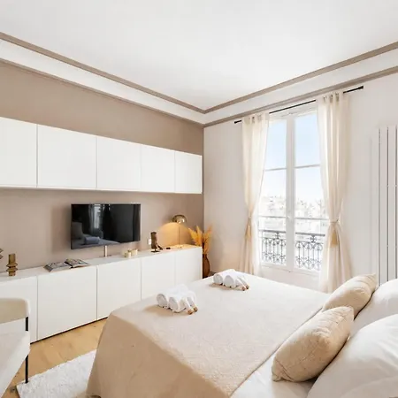 Champs Elysees Apartmán