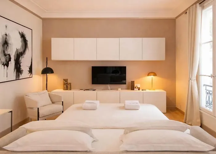 Champs Elysees Апартаменты *